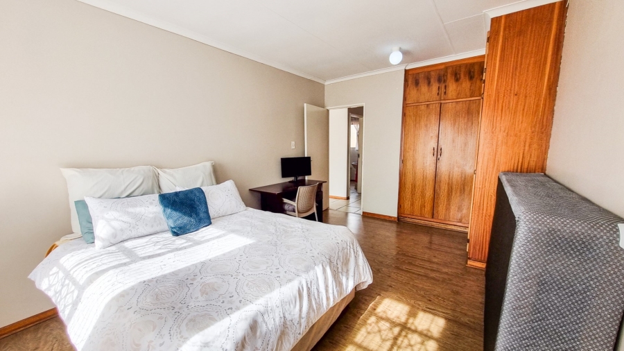 2 Bedroom Property for Sale in Langenhovenpark Free State